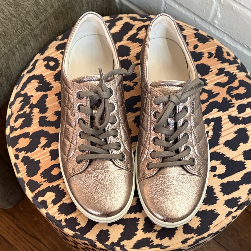 NWT Ecco Soft Ladies Sneakers in Warm Gray